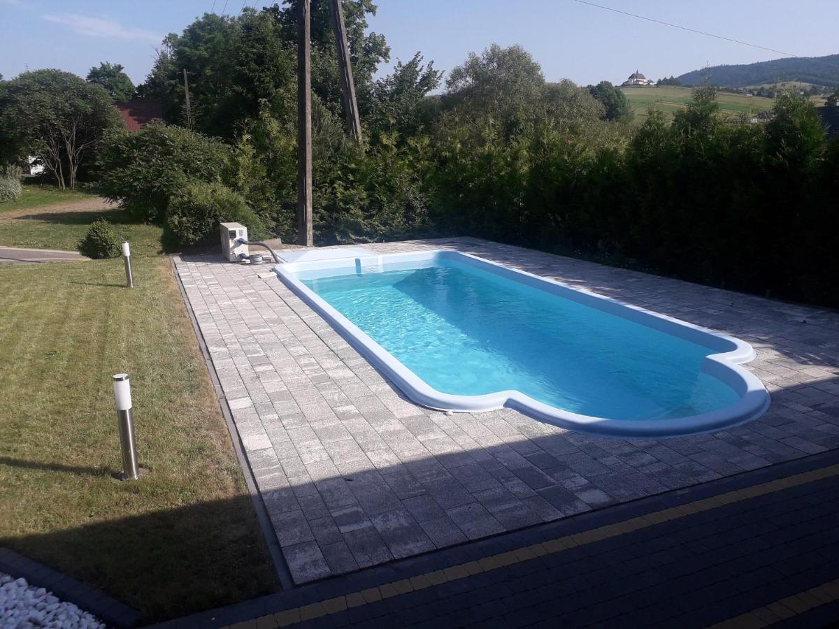 Jaskowa Chata Bieszczady Apartament Z Basenem Baligród Exterior foto