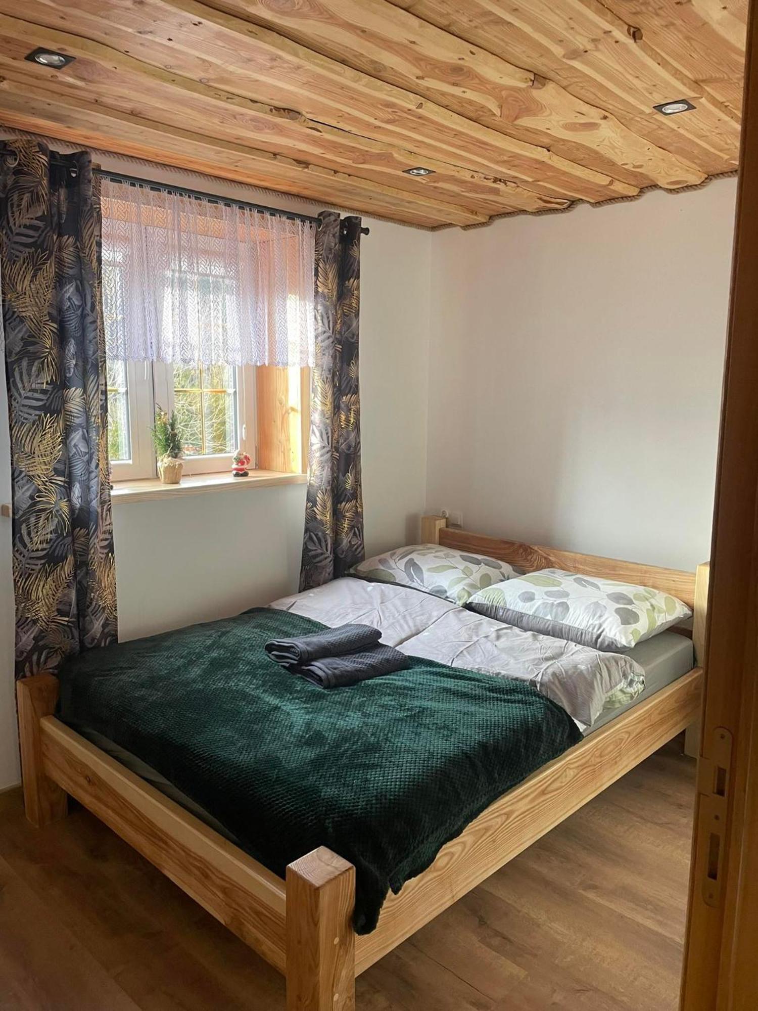 Jaskowa Chata Bieszczady Apartament Z Basenem Baligród Exterior foto